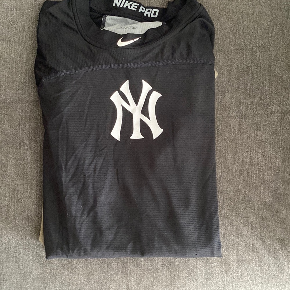 MENS LARGE TEAM ISSUED NEW YORK YANKEES NIKE DRI FIT LONG SLEEVE TEE